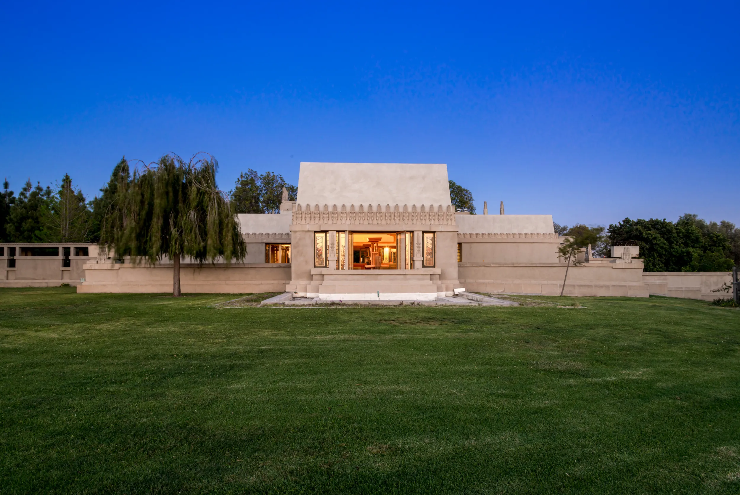 Barnsdall Art Park & Hollyhock House