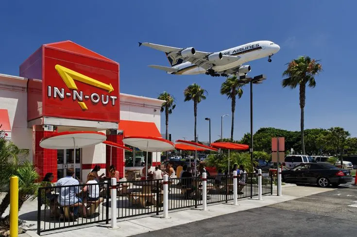 In-N-Out Burger - 9149 S Sepulveda Blvd (LAX Plane Spotting)